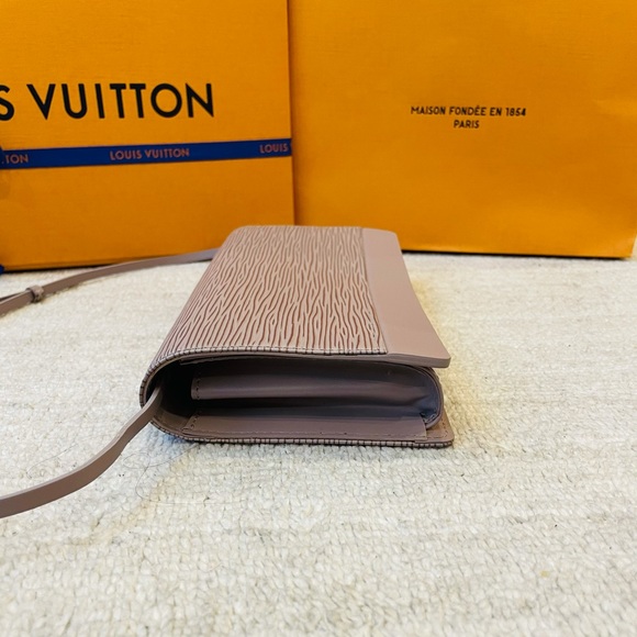 Louis Vuitton Lilac Epi Honfleur Clutch - Picture 4 of 11